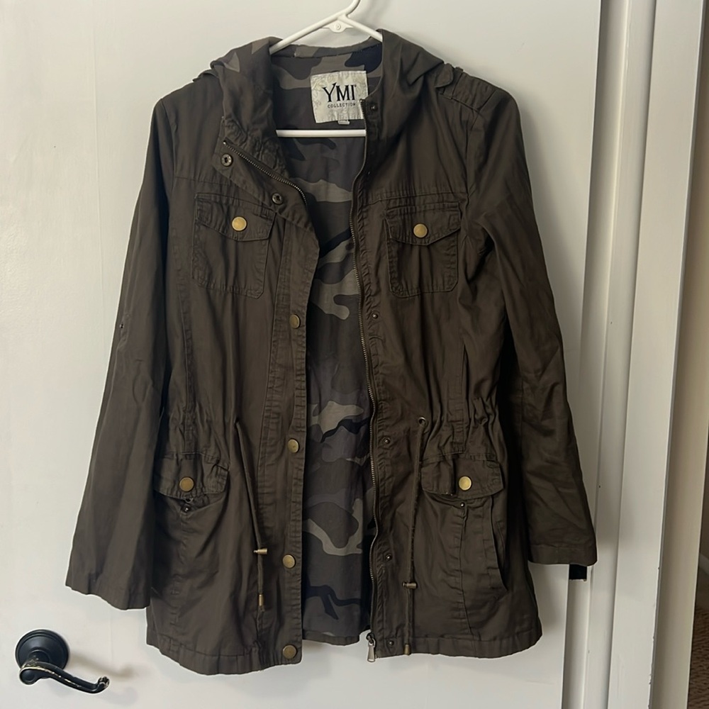 Woman’s Green/Camo Size Small Drawstring Waist Hooded Spring Jacket